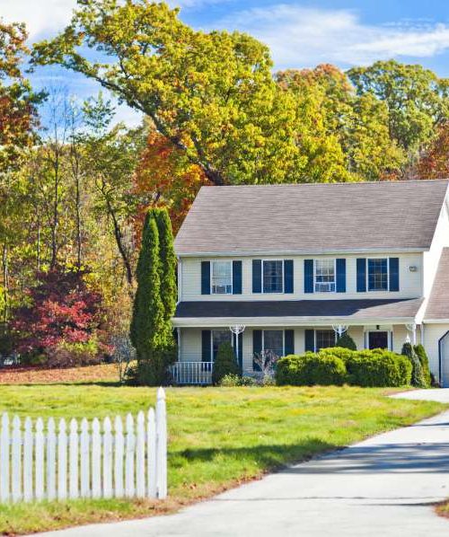 bigstock-Typical-New-England-colonial-s-84851495
